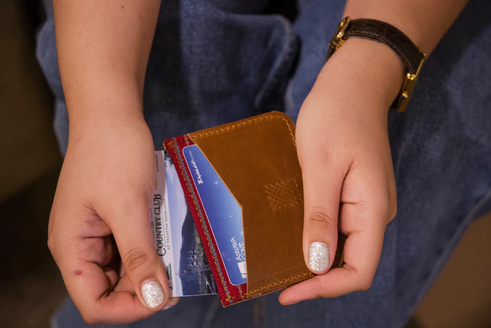 Kalinga (White) Leather Card Holder - Image 8